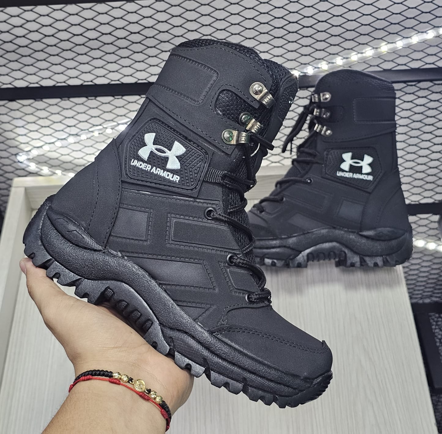 BOTA UNDER ARMOUR + 3 MEDIAS + ENVIO GRATIS