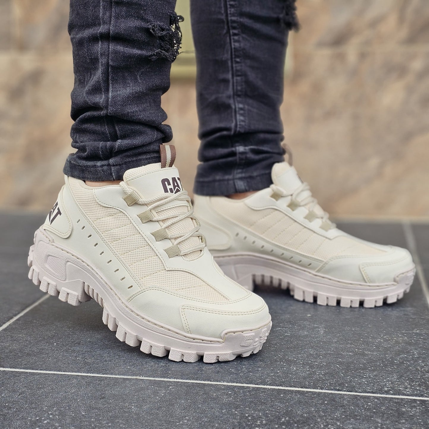 Bota Caterpillar corte bajo + MEDIAS