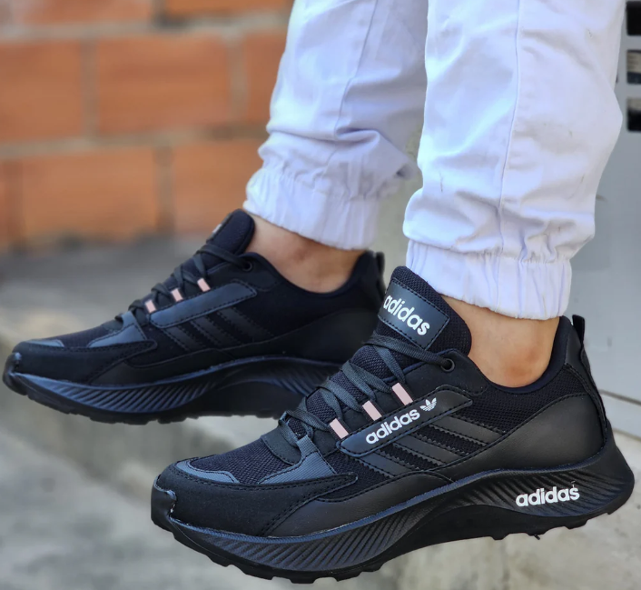 ADIDAS DURAMO + MEDIAS