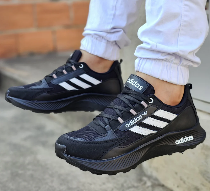 ADIDAS DURAMO + MEDIAS