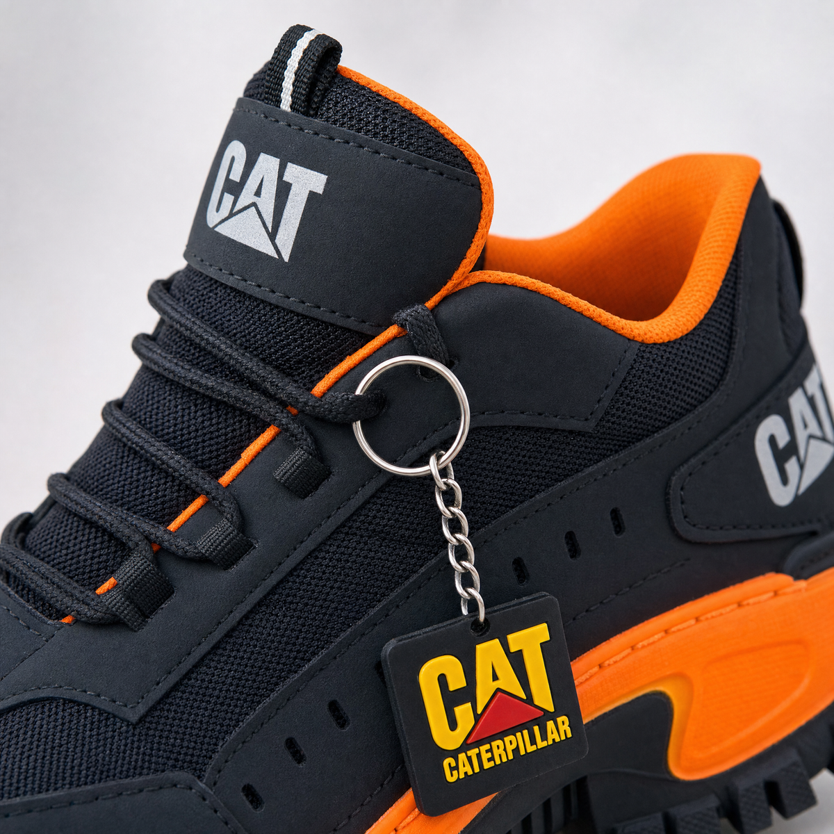 CAT Caterpillar negro/naranja - detalle llavero y logo