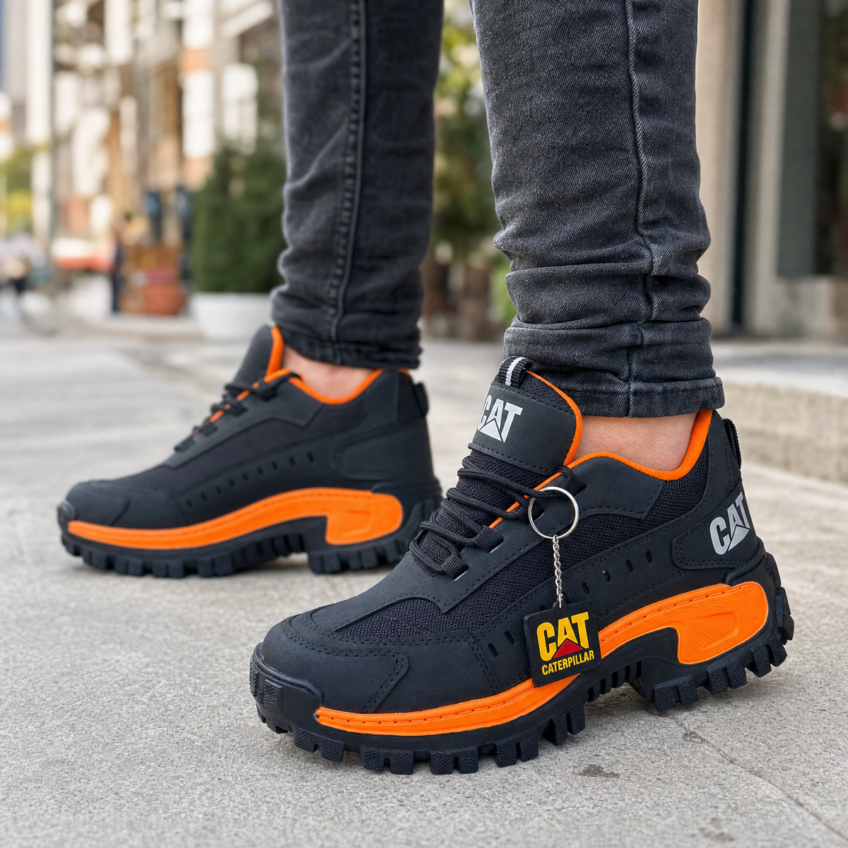 CAT Caterpillar negro/naranja - lifestyle puesto